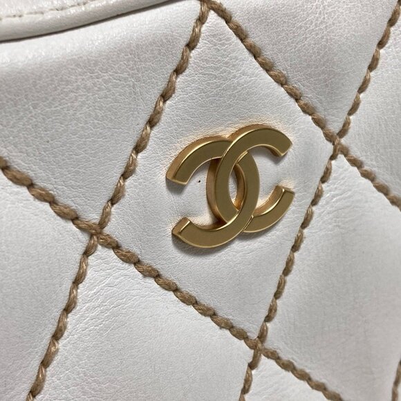 CHANEL Vintage White Bag - Picture 8 of 16
